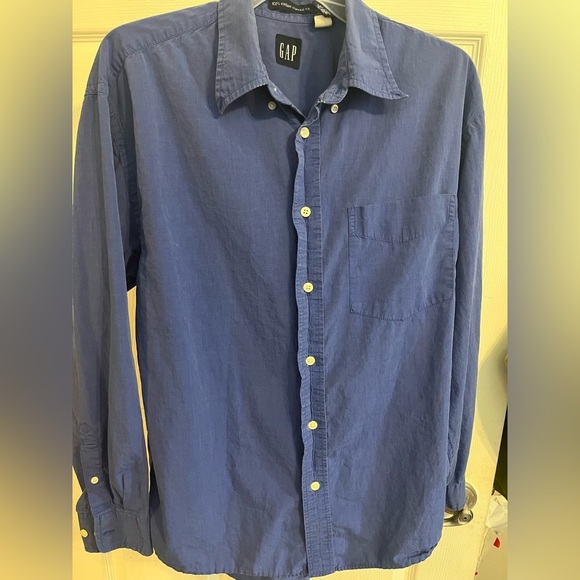 GAP Other - Gap classic fit button down shirt M